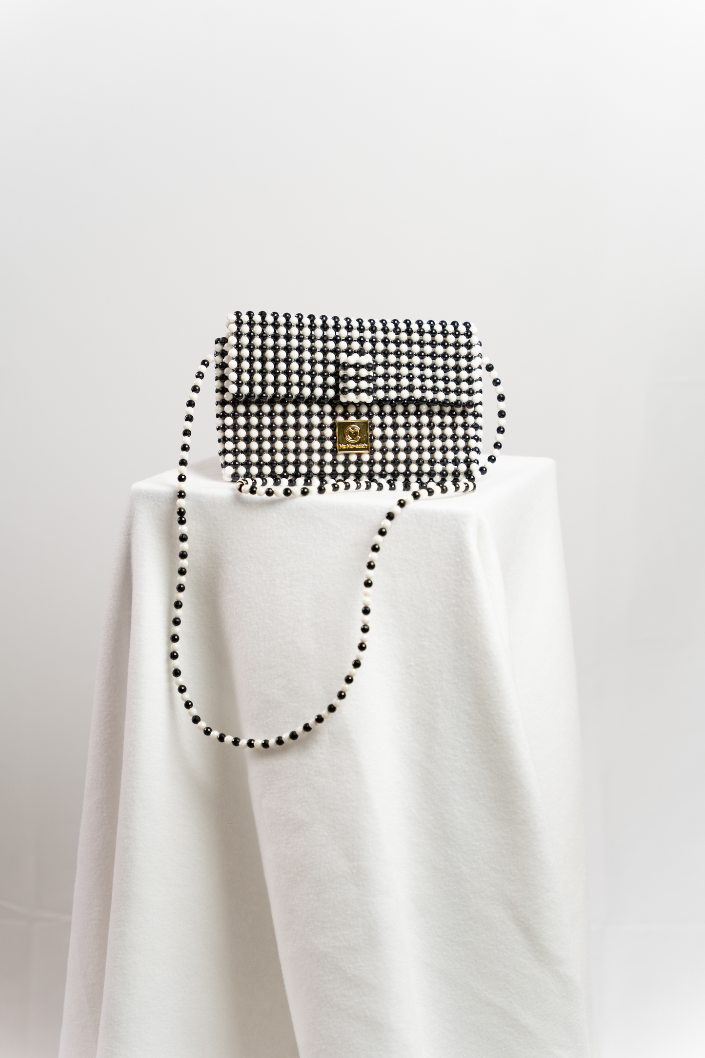 Nayo Crossbody - Black & White